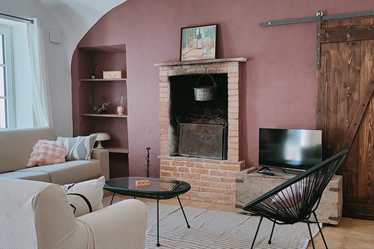 Living area with fireplace · dopo