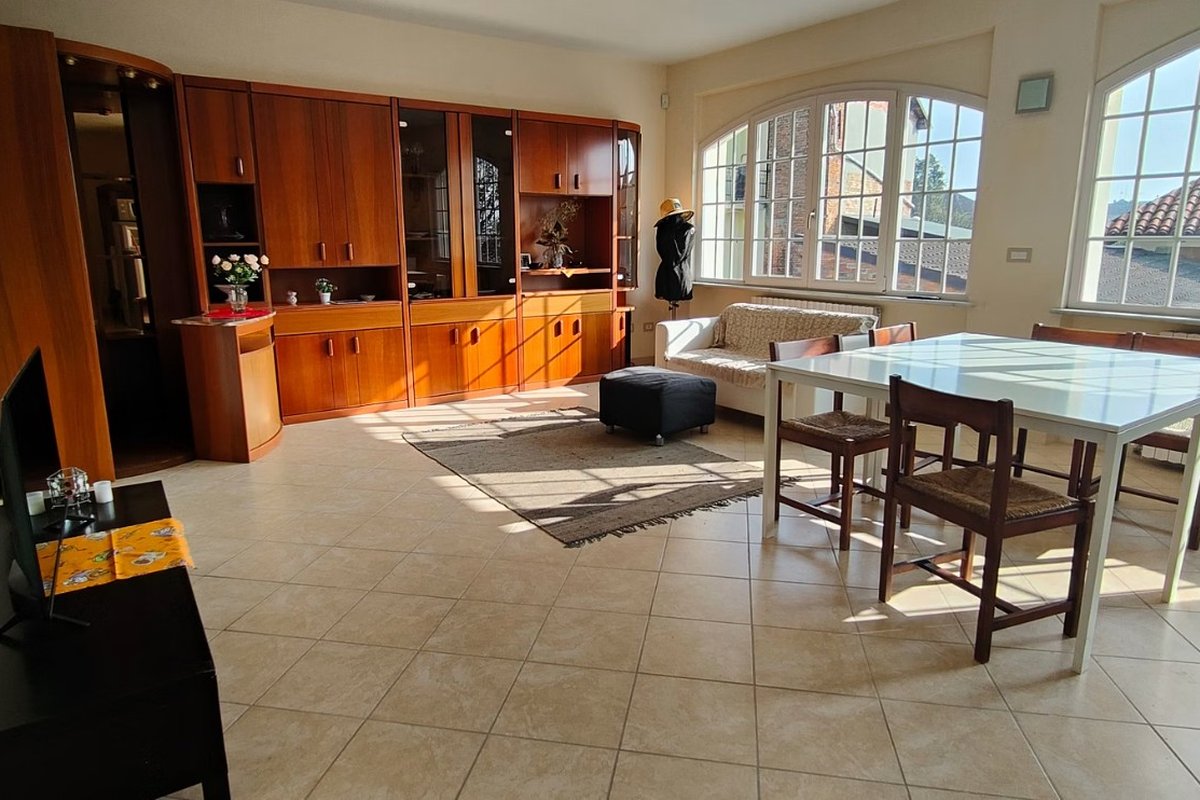 Open-plan living room · prima